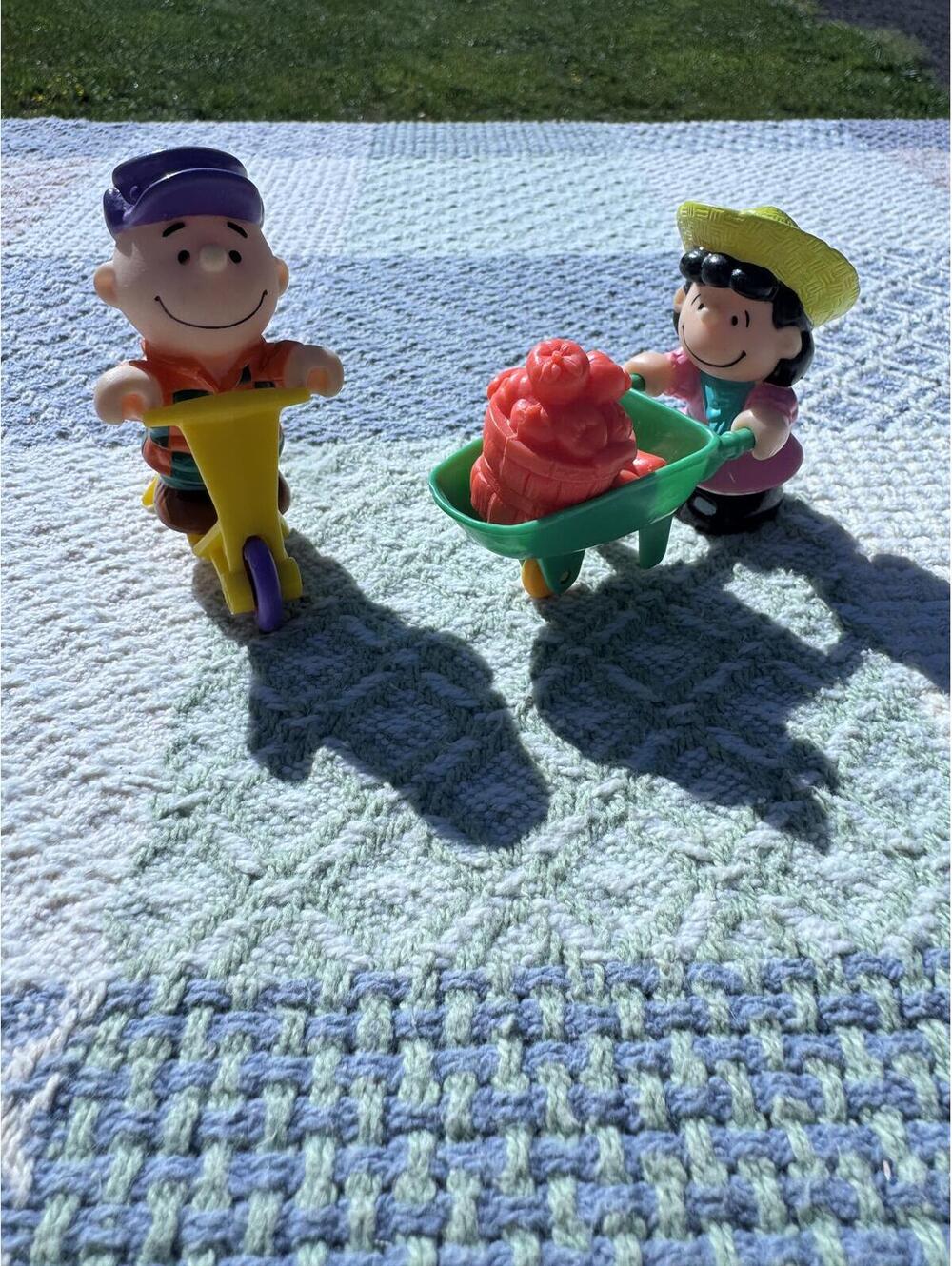 Vintage Peanuts Charlie Brown and Lucy Plastic Toys